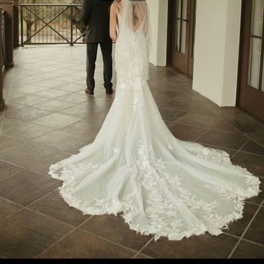 Kleinfeld Essense of Australia Wedding Dress #D3066